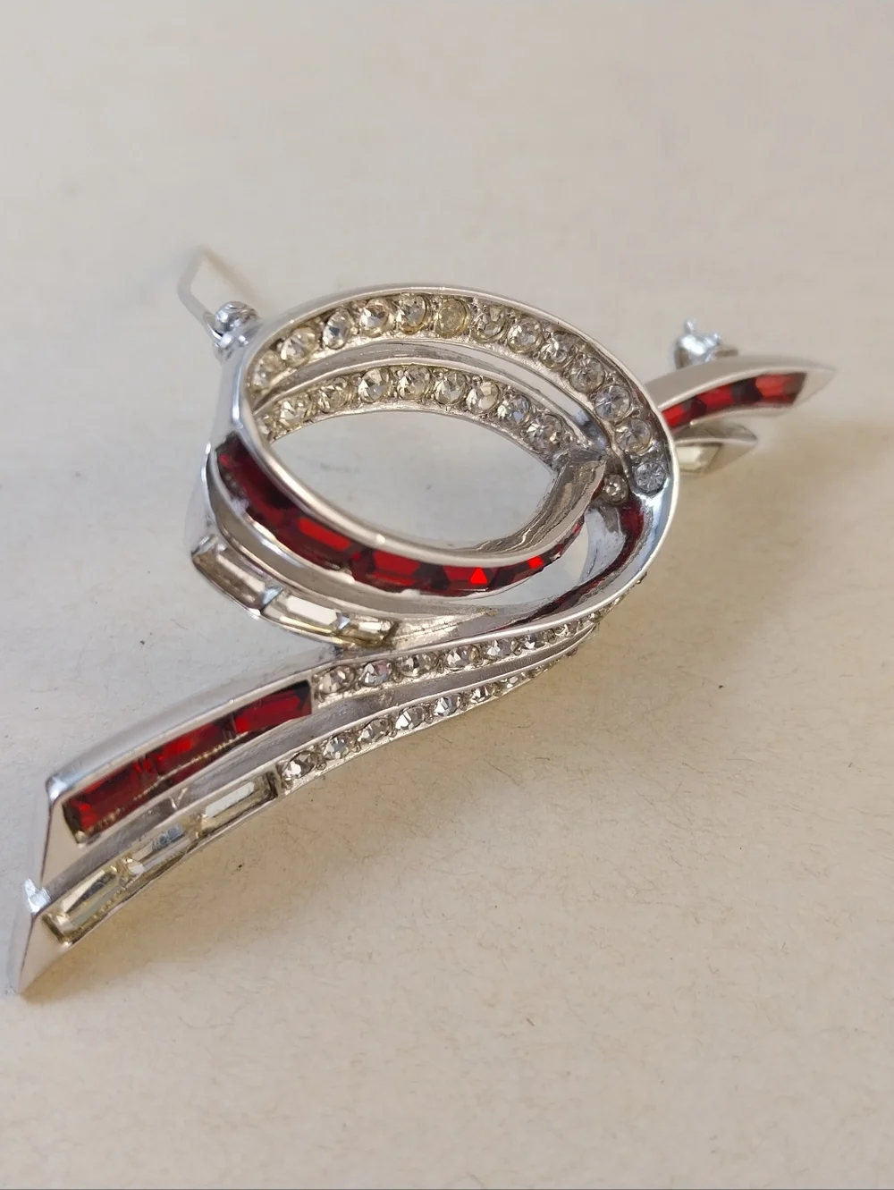 Boucher Vintage Brooch with Red and Clear Crystals - Picture 3 of 14